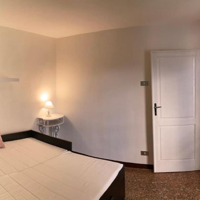 Portico dei Servi Central Historical Apartment - Three-Bedroom Apartment - 3