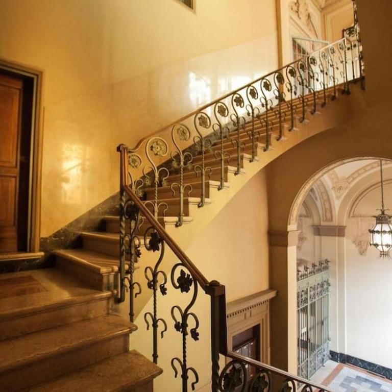 Portico dei Servi Central Historical Apartment - Three-Bedroom Apartment - 6