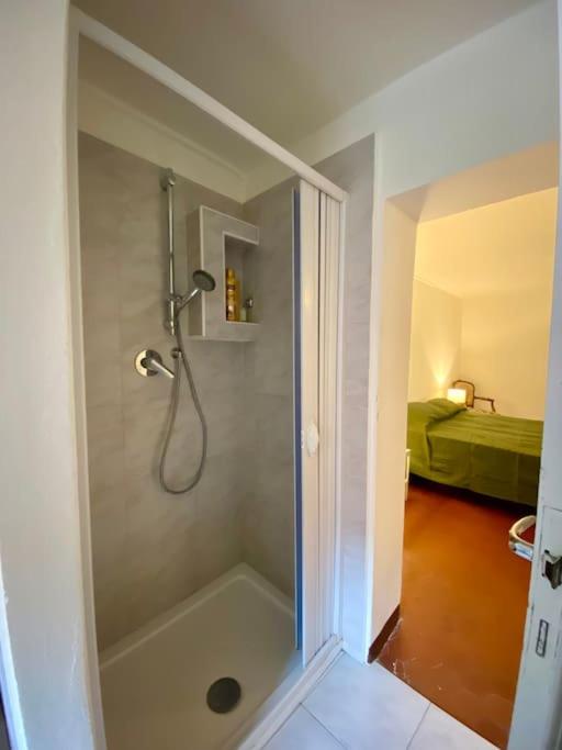 Portico dei Servi Central Historical Apartment - Three-Bedroom Apartment - 11