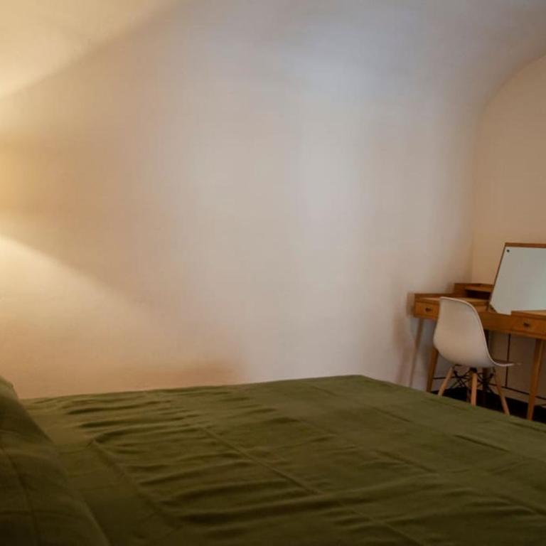 Portico dei Servi Central Historical Apartment - Three-Bedroom Apartment - 15