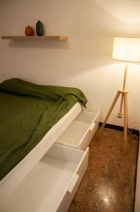 Portico dei Servi Central Historical Apartment - Three-Bedroom Apartment - 18