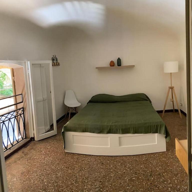 Portico dei Servi Central Historical Apartment - Three-Bedroom Apartment - 34