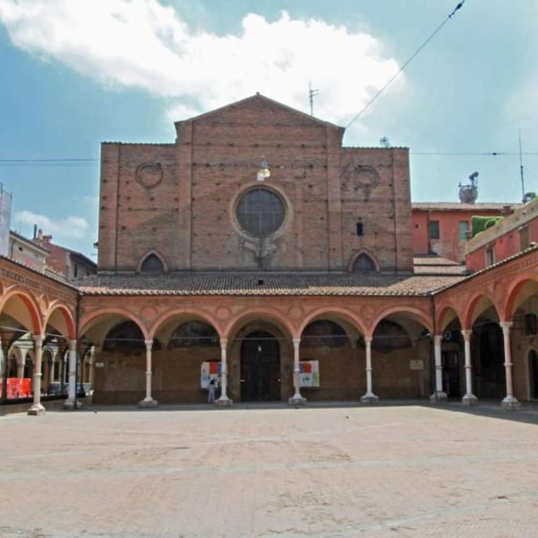 Portico dei Servi Central Historical Apartment - Three-Bedroom Apartment - 38