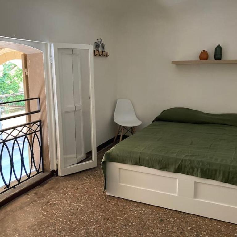 Portico dei Servi Central Historical Apartment - Three-Bedroom Apartment - 39