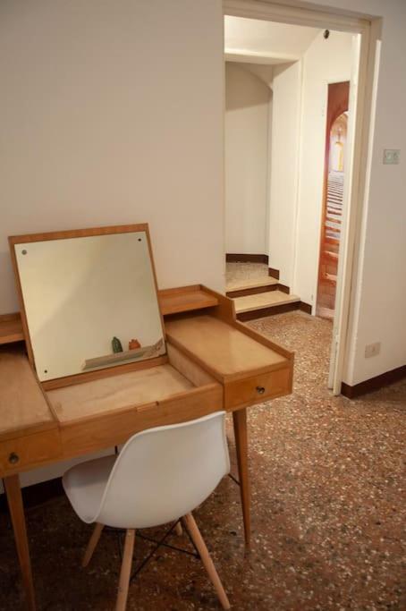 Portico dei Servi Central Historical Apartment - Three-Bedroom Apartment - 41