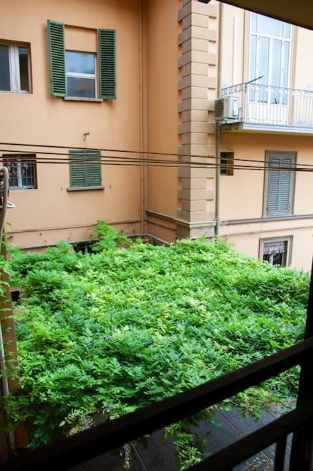 Portico dei Servi Central Historical Apartment - Three-Bedroom Apartment - 44