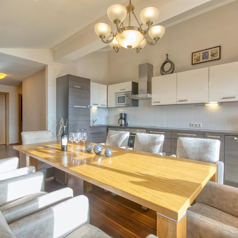 Select Top 10 - by Alpen Apartments - Apartment - 9
