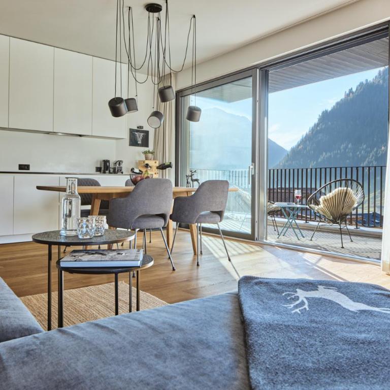 Stilvolle Luxuswohnung in der Residenz Silvretta, inkl Silvretta Card Premium - Apartment mit Blick auf die Berge - 1