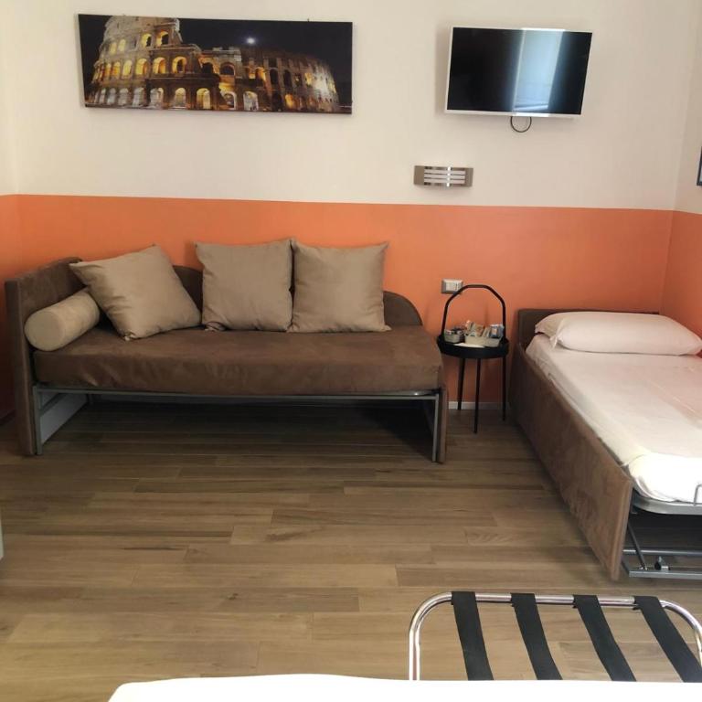 Mole Adriana Guest House - Dreibettzimmer mit eigenem Bad - 16