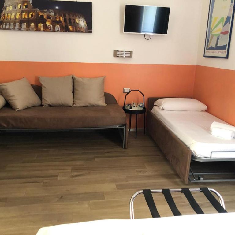 Mole Adriana Guest House - Dreibettzimmer mit eigenem Bad - 4