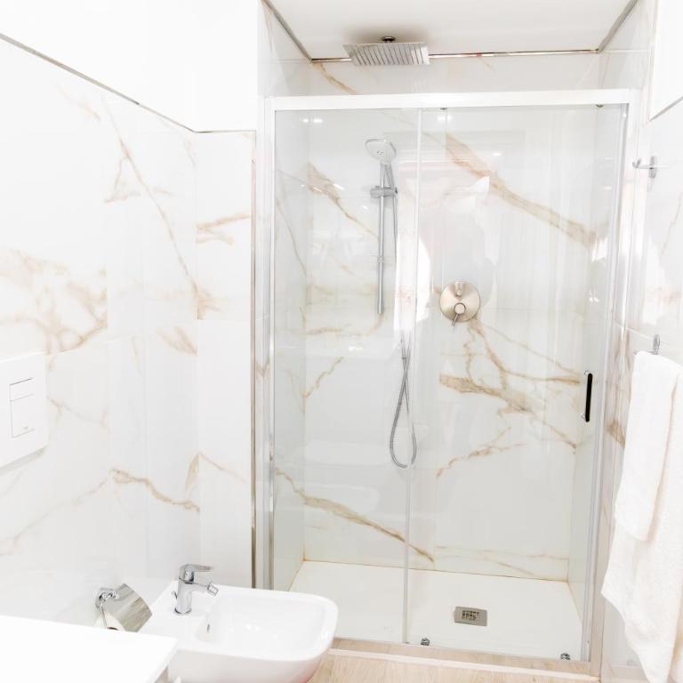 La Dolce Casa - Double Room with Private Bathroom - 7
