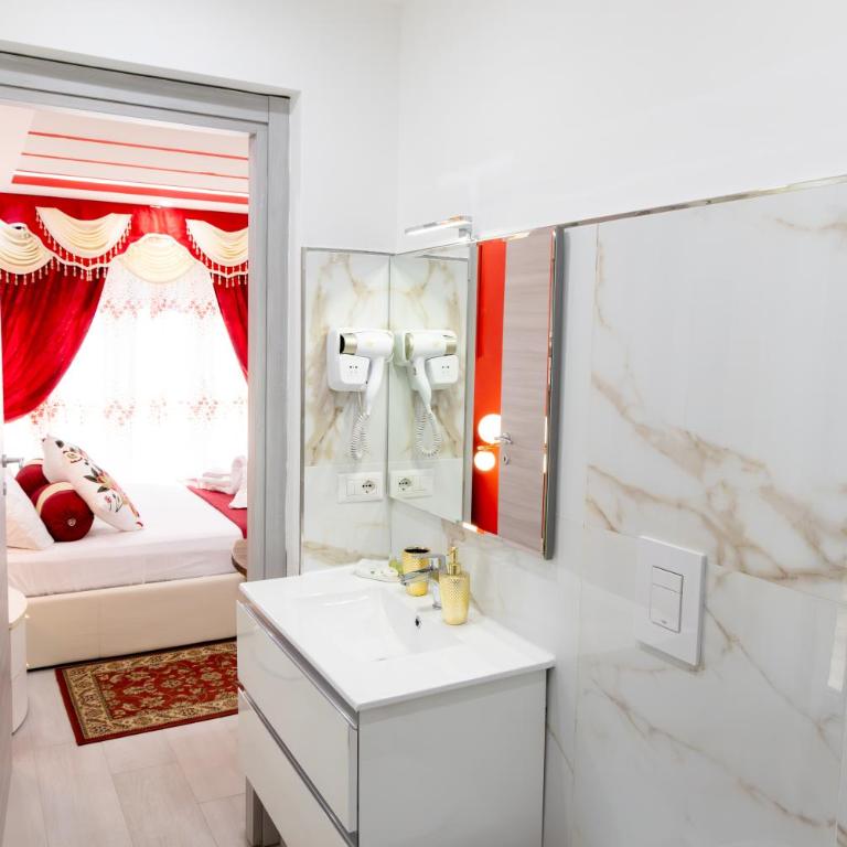 La Dolce Casa - Double Room with Private Bathroom - 8