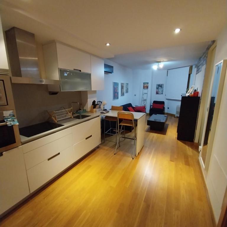 Pleno centro, 5 minutos Casco Vello, 400 metros estación AVE - Apartamento de 1 dormitorio - 35