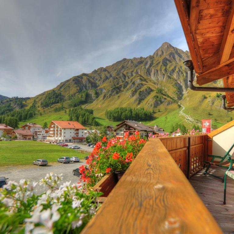 Alpin Sporthotel Bündnerhof - Superior Doppelzimmer mit Südbalkon - 4
