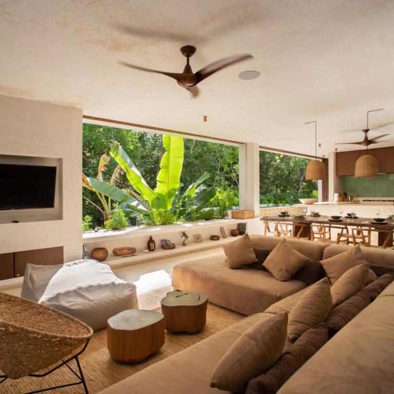 Stunning Villa 4BR, Concierge Service, Gated, Paddle court - Villa - 10