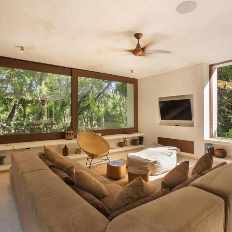 Stunning Villa 4BR, Concierge Service, Gated, Paddle court - Villa - 4