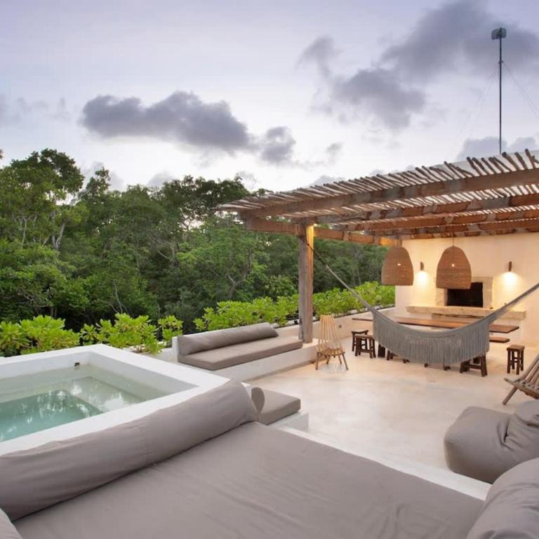 Stunning Villa 4BR, Concierge Service, Gated, Paddle court - Villa - 3