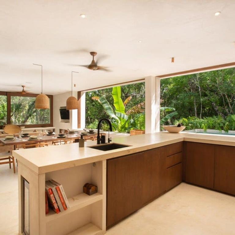 Stunning Villa 4BR, Concierge Service, Gated, Paddle court - Villa - 17