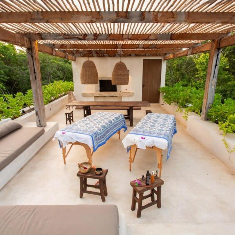 Stunning Villa 4BR, Concierge Service, Gated, Paddle court - Villa - 32
