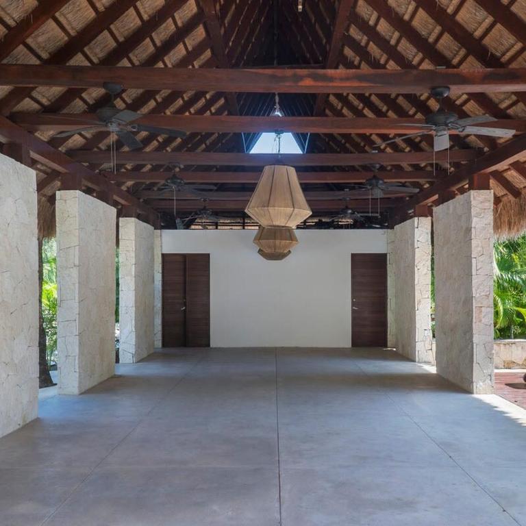 Stunning Villa 4BR, Concierge Service, Gated, Paddle court - Villa - 47