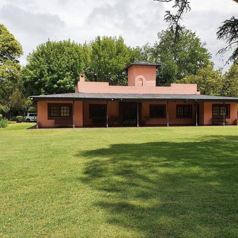 Casa Quinta para Descansar en Mercedes - Casa de 5 dormitorios - 1