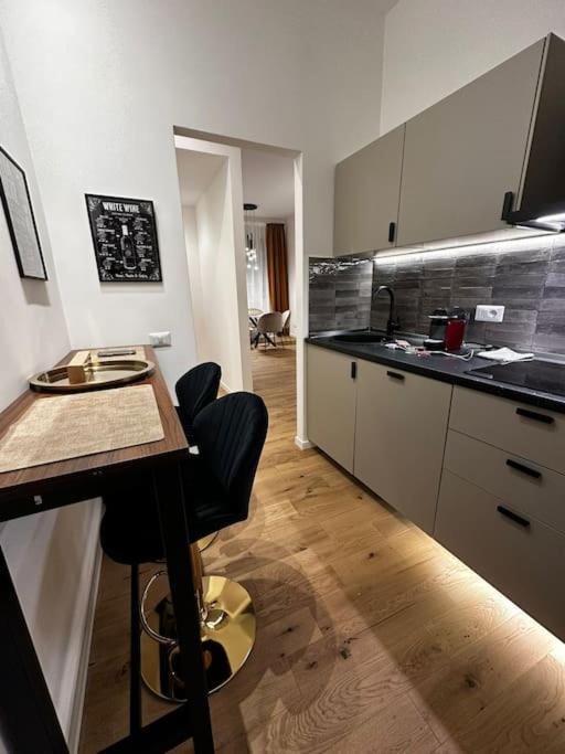 CURATO COLLECTION APARTMENTS - Deluxe Apartment - 13