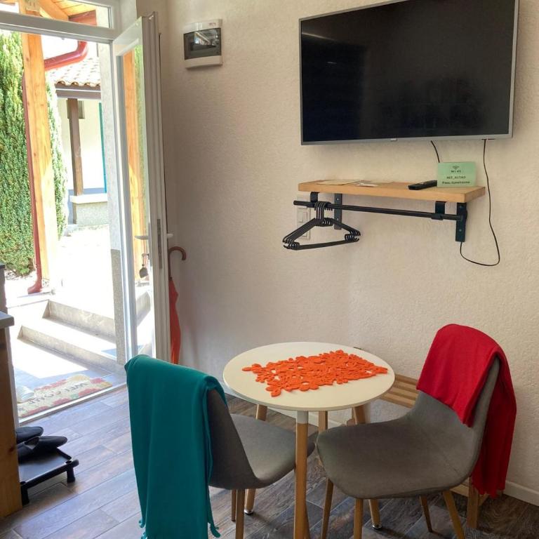 Holiday Home Tunnel Ravne - Double Room with Park View - 9