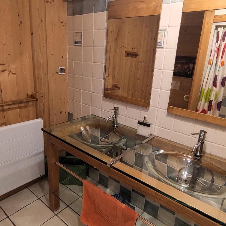 La Grange Aux Loups - Chambre Familiale avec Salle de Bains Privative - 8