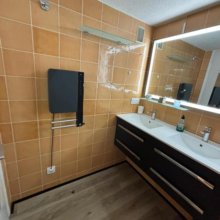 Mar i Munt - Two-Bedroom Apartment - 13