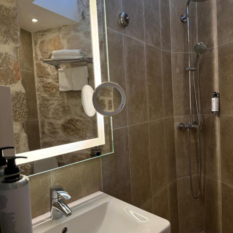 Boutique Hotel & Spa la Villa Cap Ferrat - Chambre Double avec Balcon - Vue Partielle sur Mer - 6