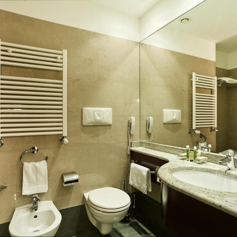 Meditur Hotel Bologna - Camera Matrimoniale Comfort - 5