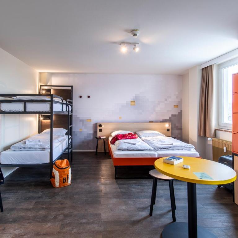 MEININGER Hotel München Zentrum - Quadruple Room - 2