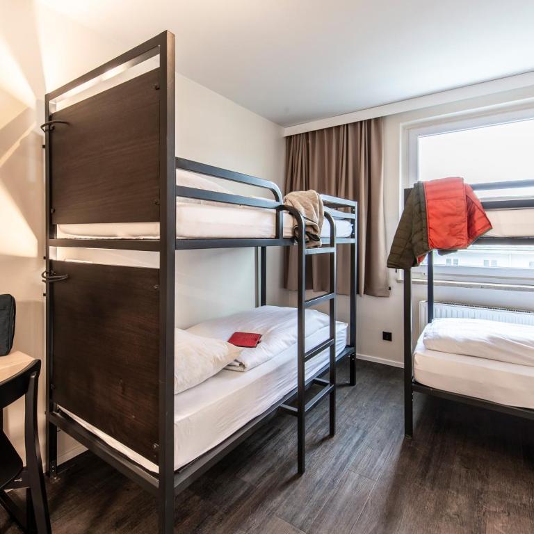 MEININGER Hotel München Zentrum - Bed in 4-Bed Female Dormitory Room - 2