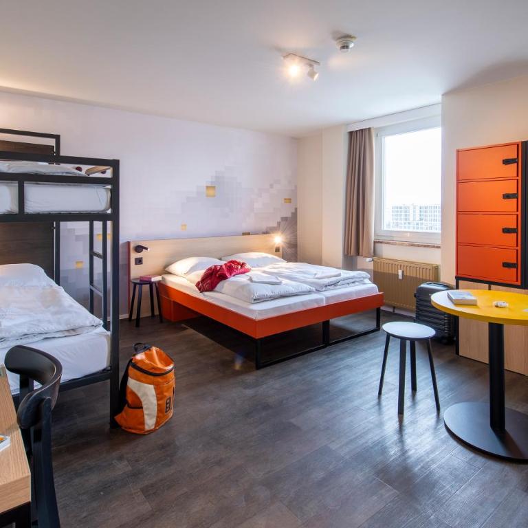 MEININGER Hotel München Zentrum - Quadruple Room - 1