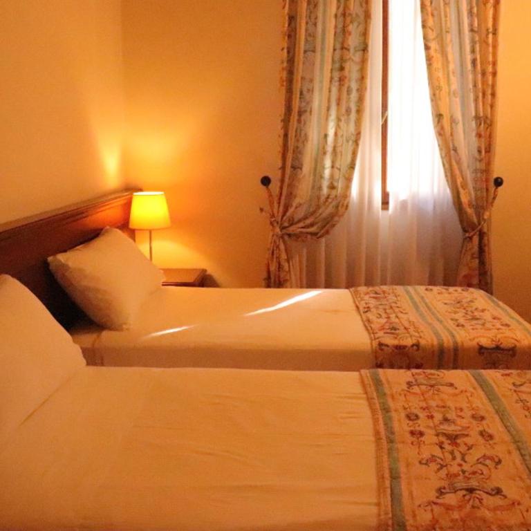 Meditur Hotel Bologna - Camera Doppia con Letti Singoli con Bagno - 1