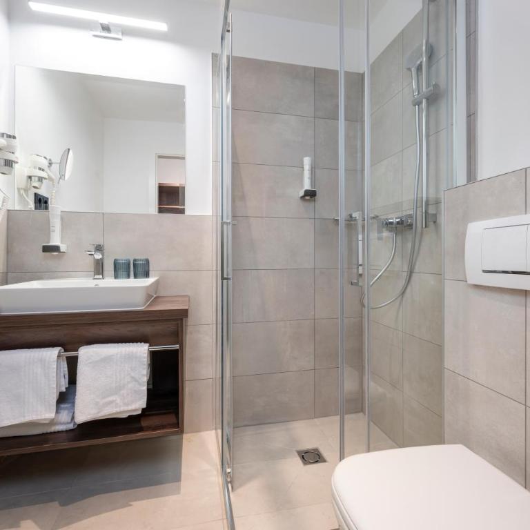 Salzburg Hotel Lilienhof - Doppelzimmer mit Balkon - 12
