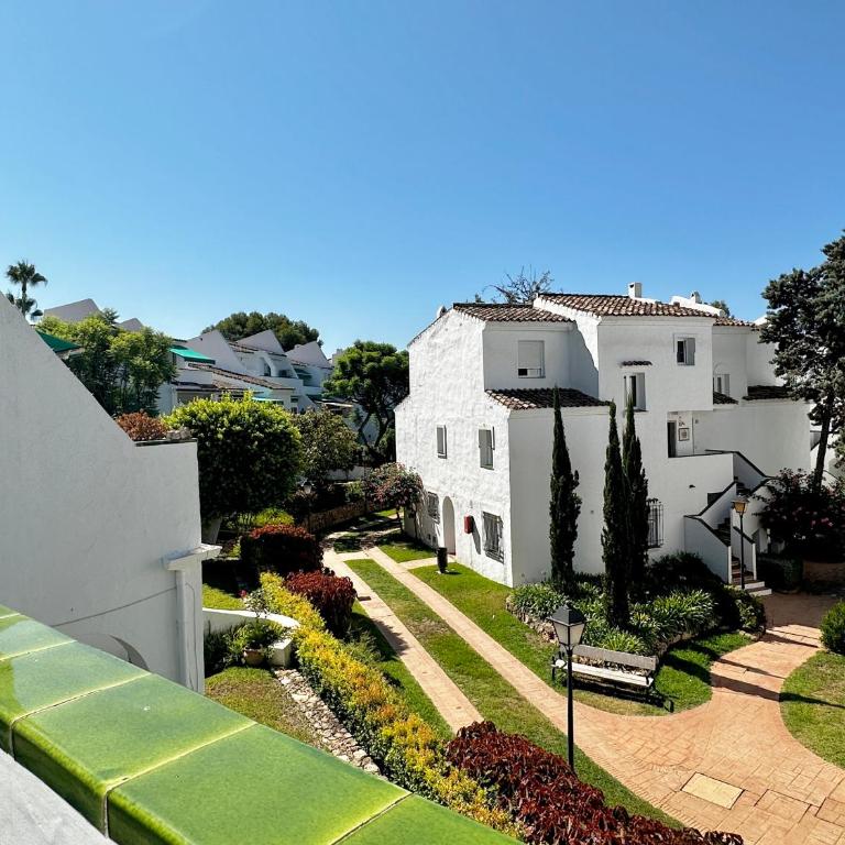 Lunamar beachfront with swimming pool, football, tennis, paddle and basketball courts - EaW Homes - Two-Bedroom Apartment - 5