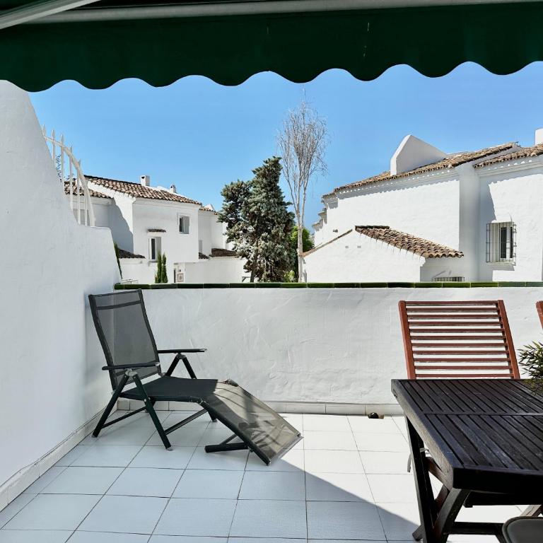 Lunamar beachfront with swimming pool, football, tennis, paddle and basketball courts - EaW Homes - Two-Bedroom Apartment - 6