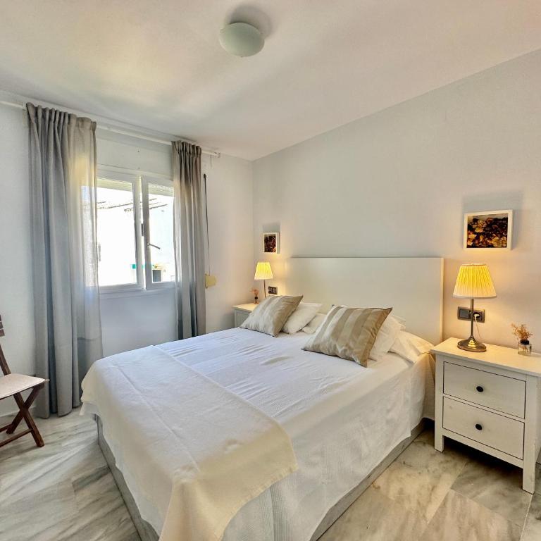Lunamar beachfront with swimming pool, football, tennis, paddle and basketball courts - EaW Homes - Two-Bedroom Apartment - 3