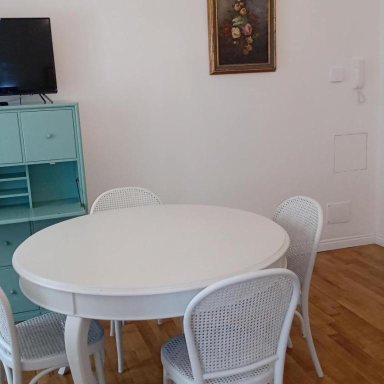 Casa Renova, intero appartamento, 2 camere, max 4 ospiti, Trieste zona storica - Appartamento con 1 Camera da Letto - 10