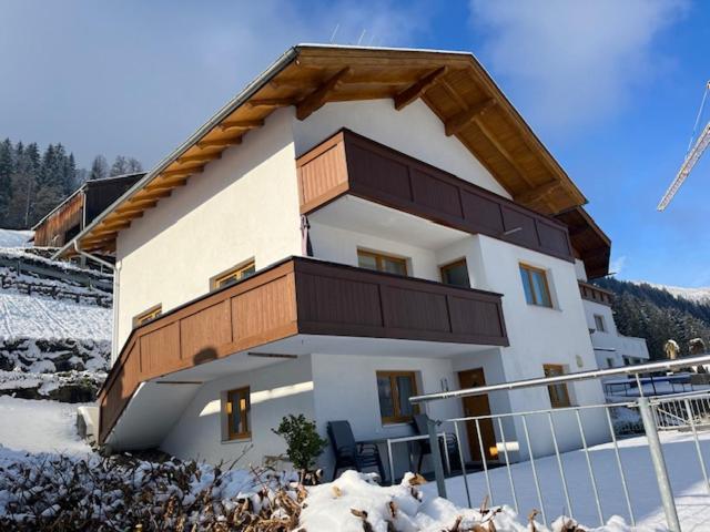 Apart Anna - Ferienwohnung mit Talblick - 8