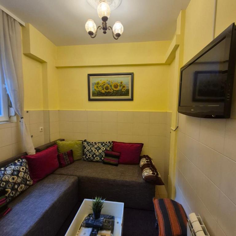 Authentic Belgrade Centre Apartment #5, Four bedrooms, One Full Bathroom, One Toilet - Five-Bedroom Apartment - 8