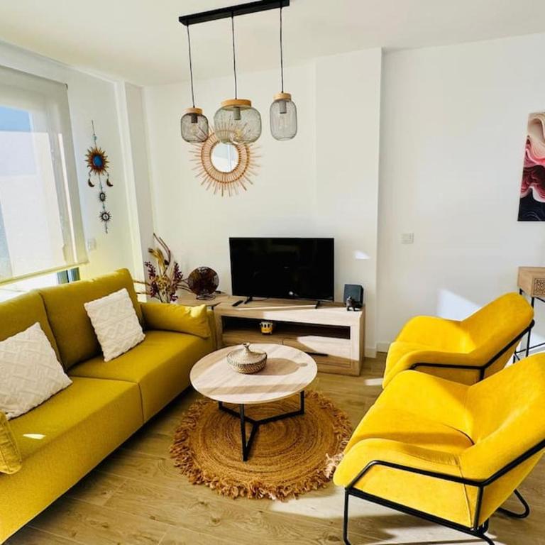 Room City Estepona 80 Suites - Apartamento con 3 dormitorios - Frente al océano - 1