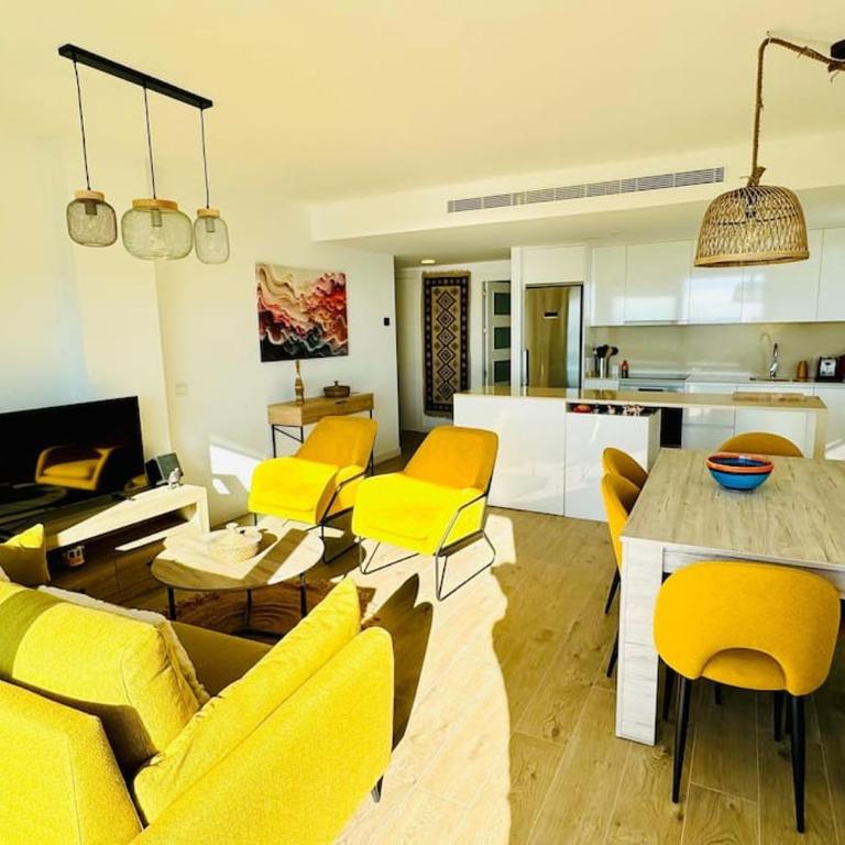 Room City Estepona 80 Suites - Apartamento con 3 dormitorios - Frente al océano - 6