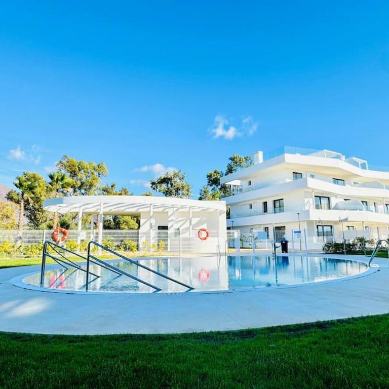 Room City Estepona 80 Suites - Apartamento con 3 dormitorios - Frente al océano - 11