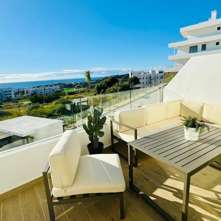Room City Estepona 80 Suites - Apartamento con 3 dormitorios - Frente al océano - 30