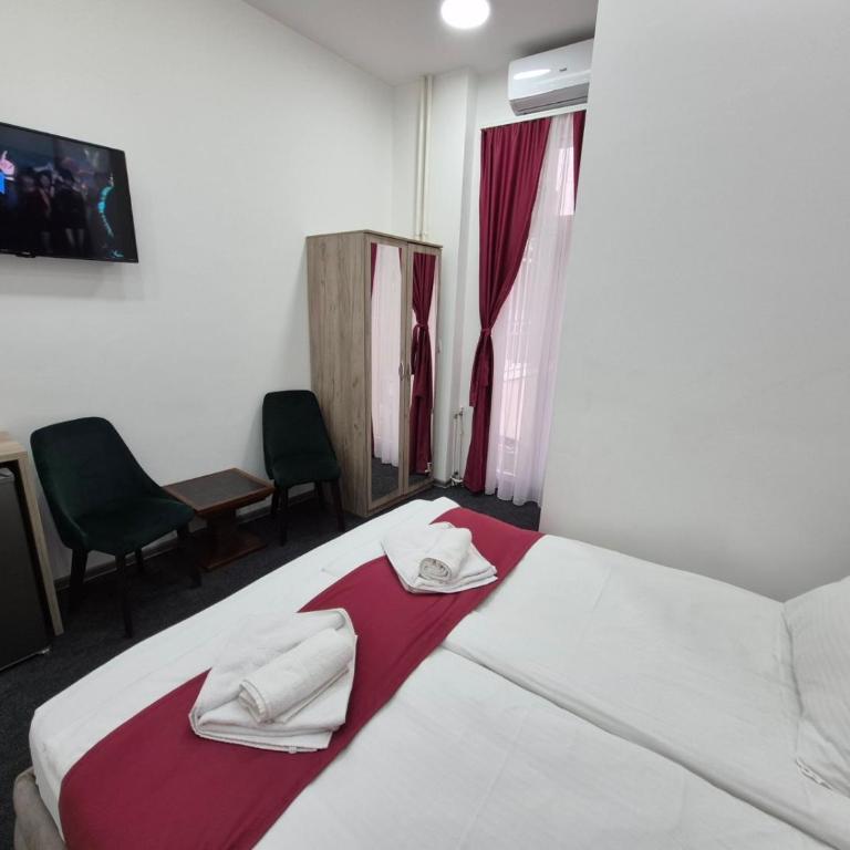 Authentic Belgrade Centre Apartment #5, Four bedrooms, One Full Bathroom, One Toilet - Deluxe Suite - 4