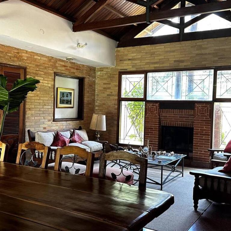 Casa con piscina en Lambaré - Four-Bedroom House - 2