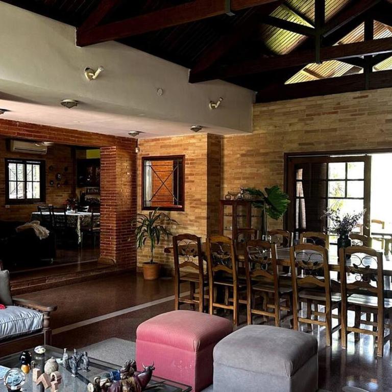 Casa con piscina en Lambaré - Four-Bedroom House - 29