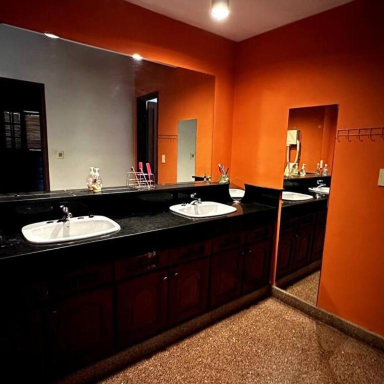 Casa con piscina en Lambaré - Four-Bedroom House - 42